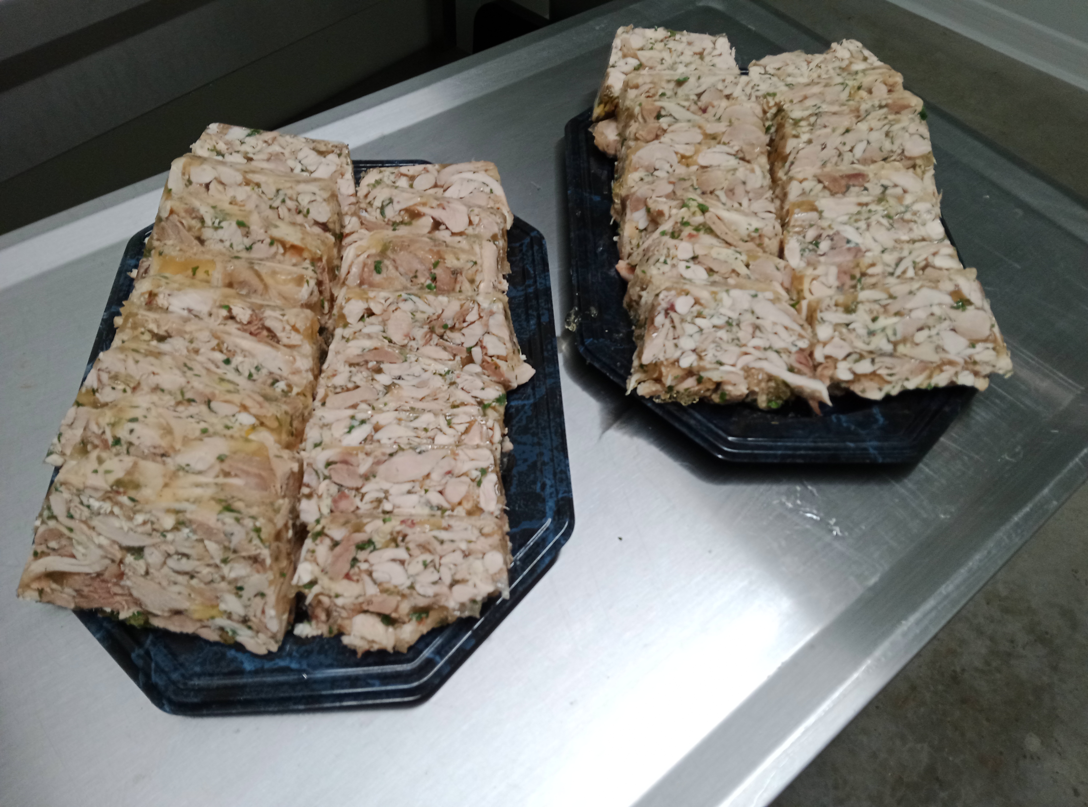 Terrine de poulet en gelé 19,90€/Kg